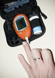 Messen Sie den Glukosespiegel im Blut, um die Insulindosen mit 1 Diabetes -Art zu korrigieren